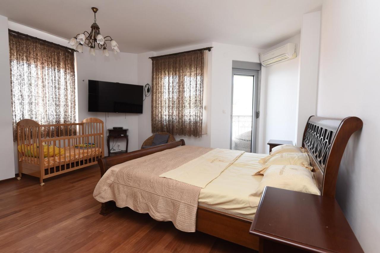 Apartamenti Enjoy Petrovac Exterior foto